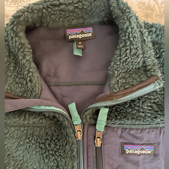 Womens size medium fleece Patagonia jacket. - Picture 3 of 4